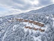 Elegante 4.5 Zimmer Wohnung, die in Morgenlicht getaucht ist