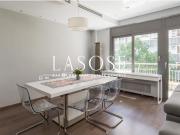 Elegante apartamento amueblado con parking en alquiler...