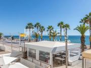 Elegante apartamento com 3 2+1 quartos, frente ao mar...