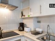 Elegante apartamento de 1 dormitorio con balcón y aire...