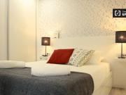 Elegante apartamento de 1 dormitorio con balcón y aire...