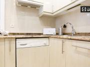 Elegante apartamento de 1 dormitorio con balcón y aire...