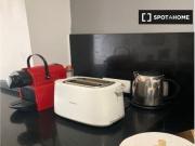 Elegante apartamento de 2 dormitorios con balcón y aire...