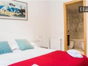 Elegante apartamento de tres dormitorios con piscina en...