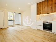 Elegante Apartamento T1 Novo no Coração de Alfeizerão a...