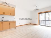 Elegante apartamento T1 renovado com lugar de garagem