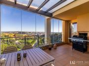 Elegante apartamento T2 situado no último piso, com...