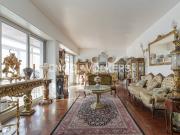 Elegante Apartamento T5 em Alvalade