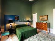 Elegante appartamento a Chiaia