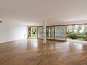 Elegante appartamento con giardino e piscina