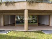 Elegante appartamento con giardino e piscina