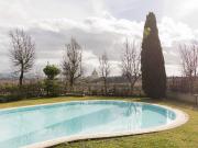 elegante appartamento con giardino e piscina