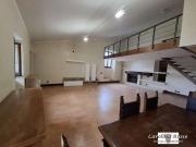 ELEGANTE APPARTAMENTO RISTRUTTURATO CON GARAGE E...