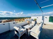 Elegante Ático de 2 Dormitorios con Gran Solárium...