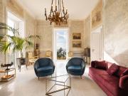 Elegante attico panoramico con terrazzo in zona Chiaia