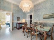 Elegante attico panoramico con terrazzo in zona Chiaia