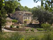 Élégante bastide en pierre au cœur de la Provence verte,...
