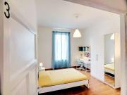 Elegante camera in appartamento con 4 camere da letto,...