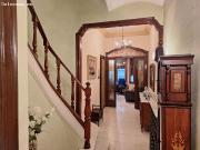 ELEGANTE CASA ADOSADA EN PLENO CENTRO