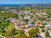 Elegante casa de dos dormitorios, orientada al suroeste,...