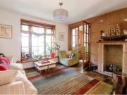 Elegante Casa en Condominio de 3 Pisos