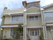 Elegante Casa en Cumbayá con Vistas a Volcanes y Confort...