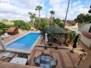 Elegante chalet con maravilloso jardín y vistas...