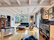 Elegante Doppelhaushälfte mit Garten und Pool