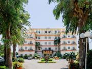 Elegante e rinomato hotel fronte mare con 54 camere,...
