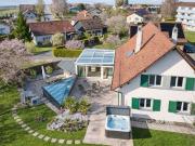 Elegante Familienvilla mit Hallenbad, Sauna und Dampfbad