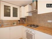 Elegante habitación con cama doble en alquiler en El...
