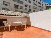 Elegante habitación en alquiler en apartamento de 5...