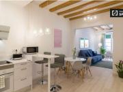 Elegante habitación en alquiler en un apartamento de 4...