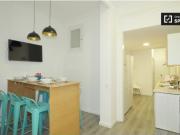 Elegante habitación para alquilar en un apartamento de 5... Elegante habitación para alquilar en un apartamento de 5...