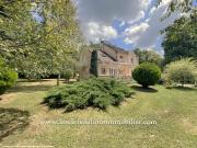 ÉLÉGANTE MAISON CONTEMPORAINE DANS UN DOMAINE BOISÉ