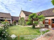 ÉLÉGANTE MAISON DE BOURG AVEC DÉPENDANCES ET JARDIN CLOS