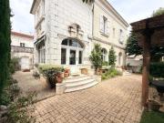 Élégante maison de caractère avec jardin et garage en cœur d