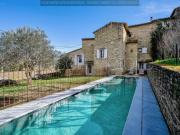 Élégante maison de hameau rénovée avec piscine