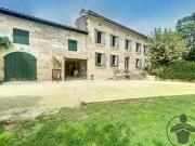 Élégante Maison en Pierre au Bord de la Dronne