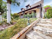 Elégante maison familiale avec jardin paysager Proche...