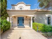 Elegante moradia de 5 quartos com piscina no coração de...