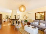 Elegante Moradia que Combina Espaço, Funcionalidade e...