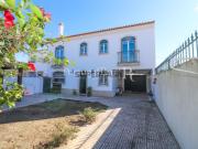 Elegante Moradia T4 com Jardim e Anexos em Alpiarça