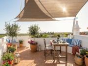 Elegante Moradia V2 com Terraço na Cobertura com Vista Mar