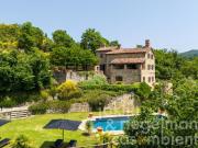 Elegante proprietà con piscina in posizione panoramica –...