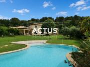Élégante propriété familiale avec piscine au sein d'un