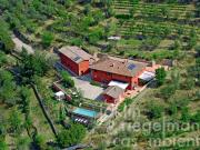 Elegante tenuta con tre unità abitative e piscina in...