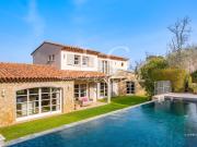 Élégante villa avec piscine au cœur du Domaine de Terre...