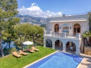 ELEGANTE VILLA AVEC UNE VUE IMPRENABLE SUR LA MER