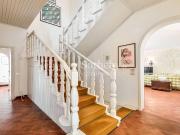 Elegante villa con giardino a due passi dal mare